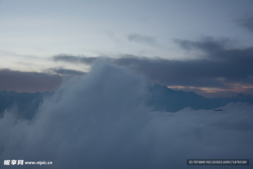 云海之上的梦幻天空