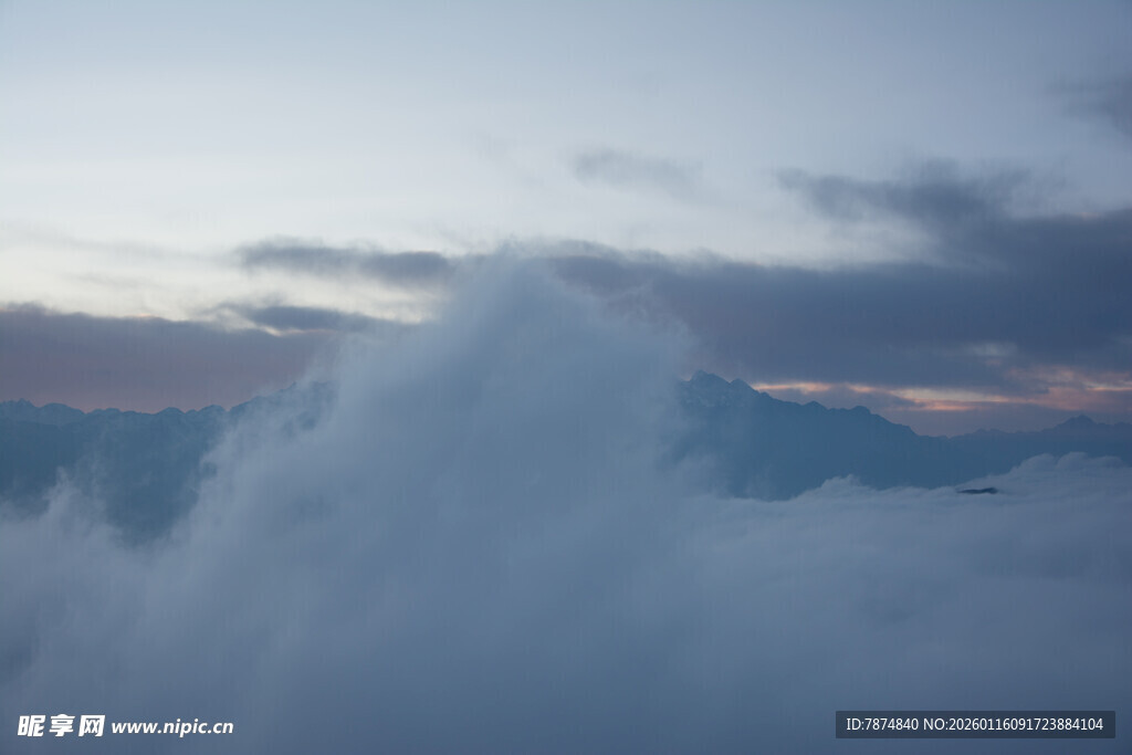 云海之上的梦幻天空