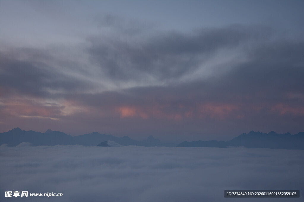 云海之上的梦幻霞光