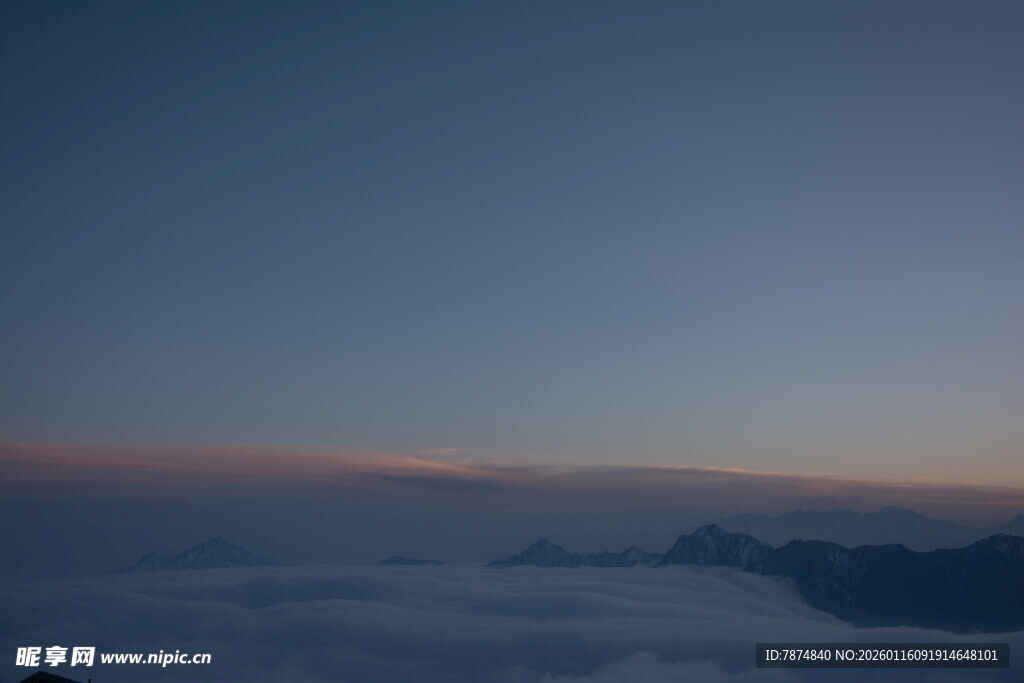 云海之上的绚丽日出景象