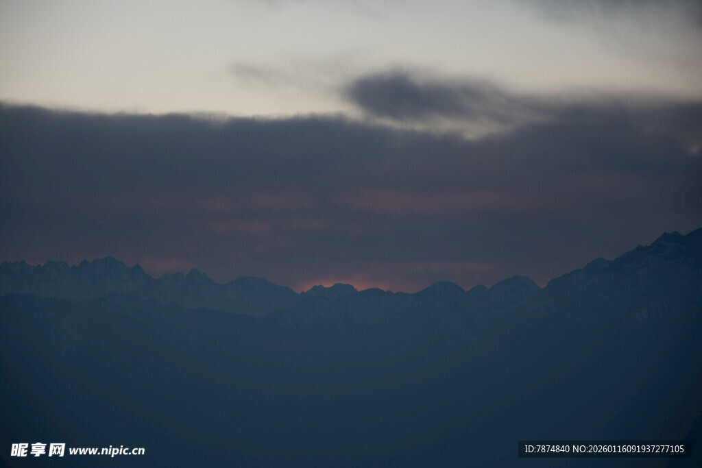 黄昏远山 天际云霞