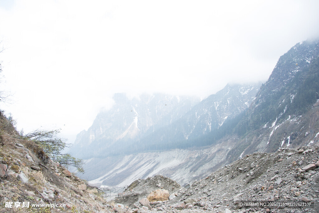 山间崎岖地貌景观
