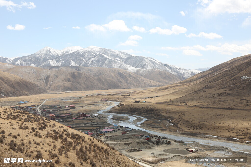山间河谷风景