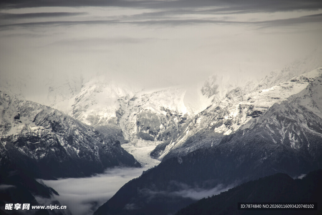 壮丽雪山景观