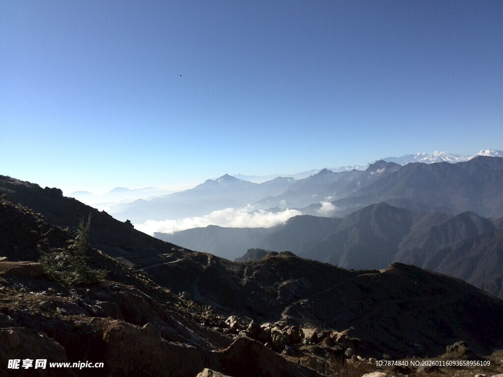 山间云海壮丽景观