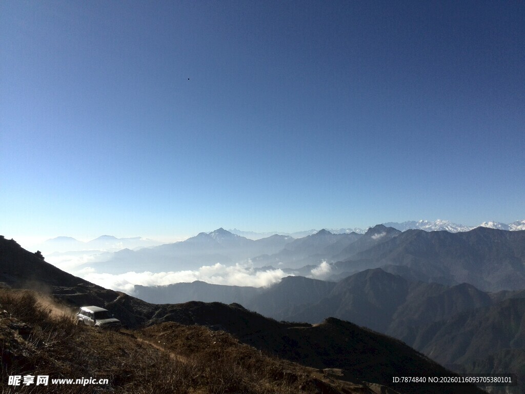 高山云海壮丽景观