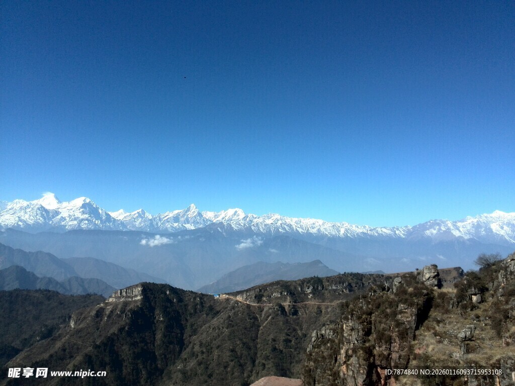 壮丽雪山山脉景观