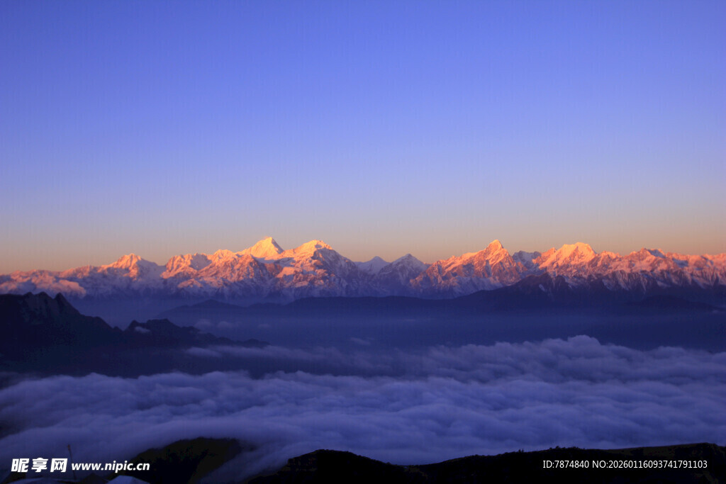 云海之上的壮丽日出景观