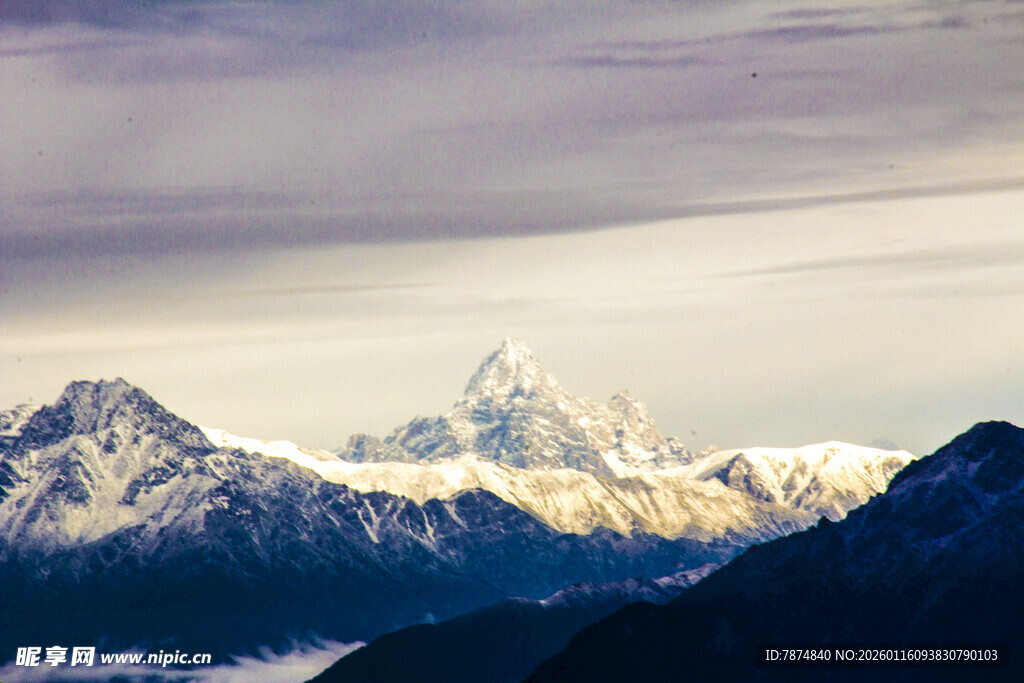 壮丽雪山景观