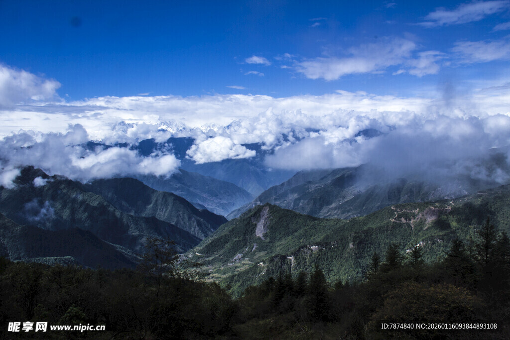 壮丽山峦云海景观