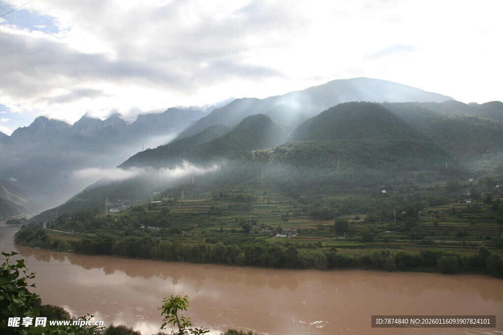 山川河流间的壮美风光