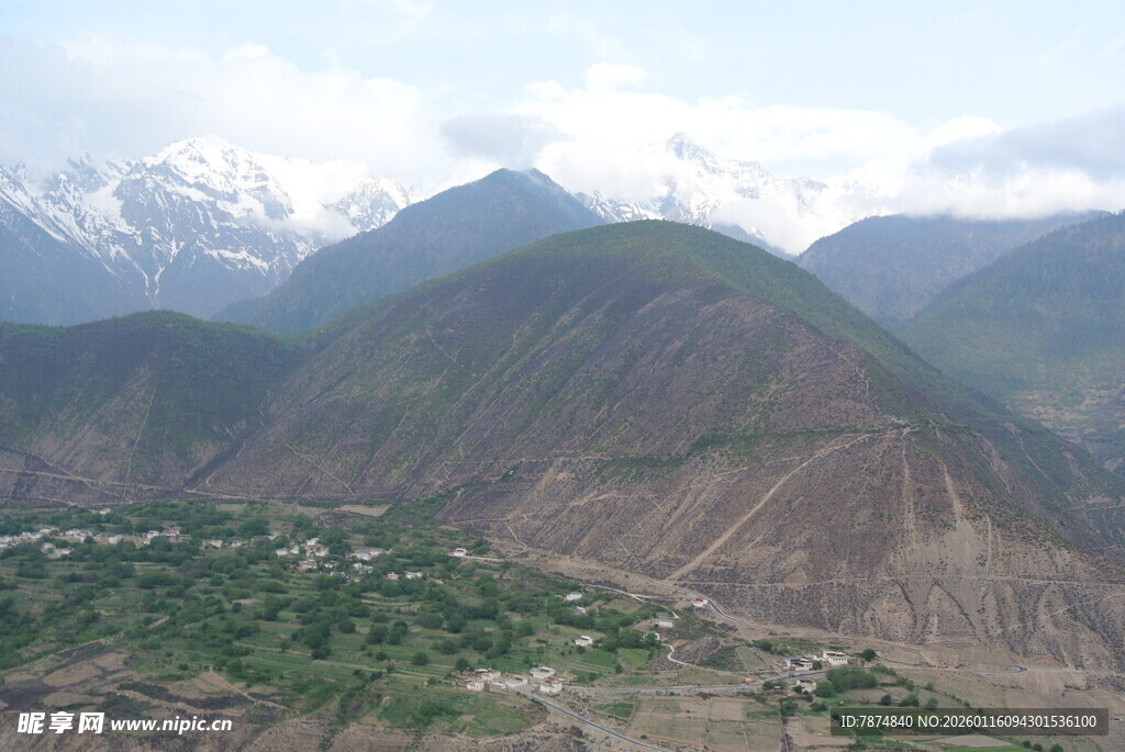 山间村落远景