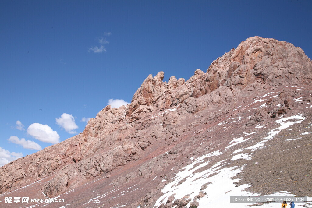 壮丽雪山岩石景观