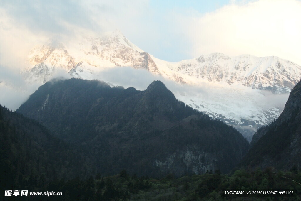 壮丽雪山美景