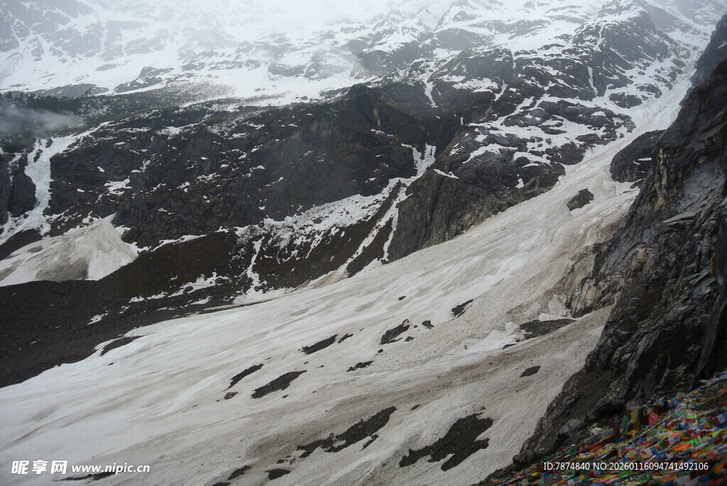 雪山壮丽景色