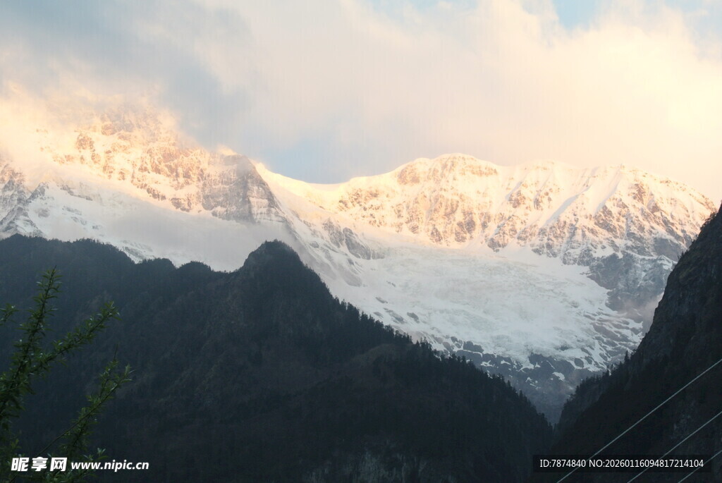 壮丽雪山景色