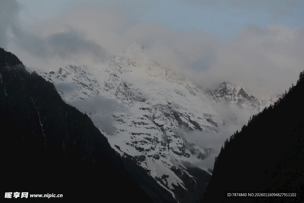 壮丽雪山景色