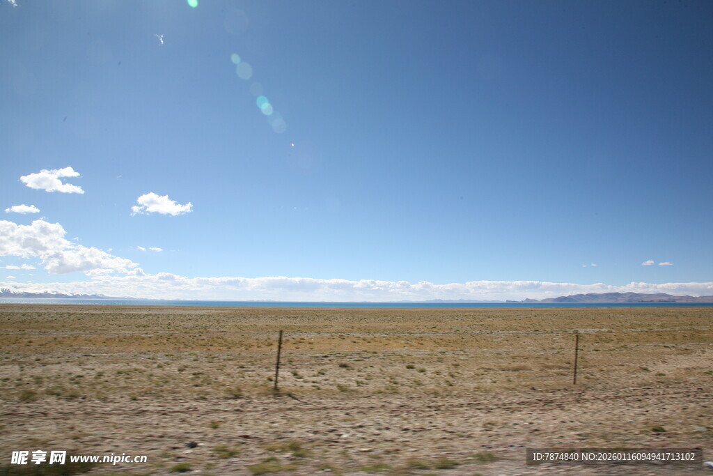 广阔草原蓝天风景