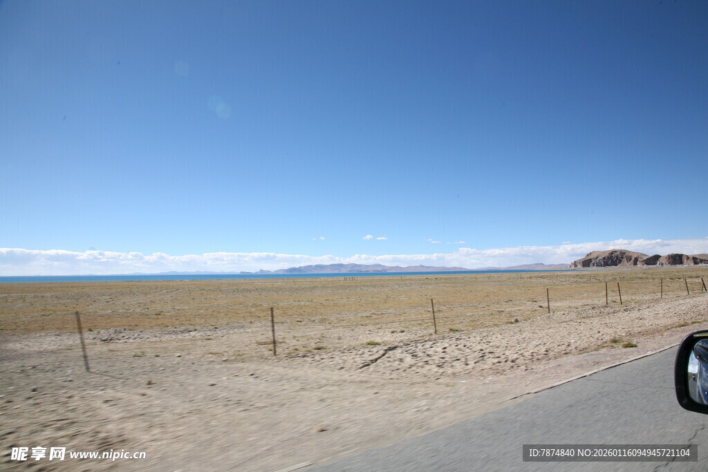公路边的开阔风景