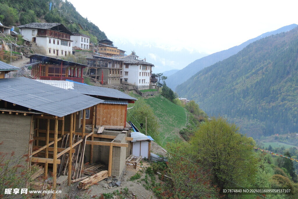 山间木屋村落 自然美景