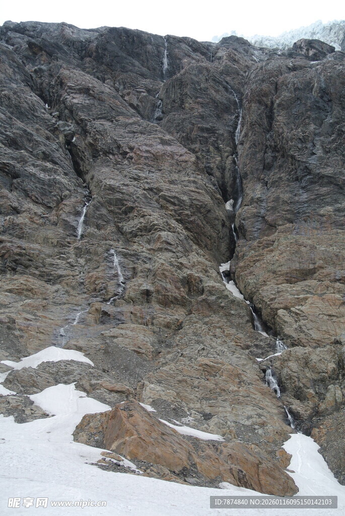 雪山峭壁岩石景观
