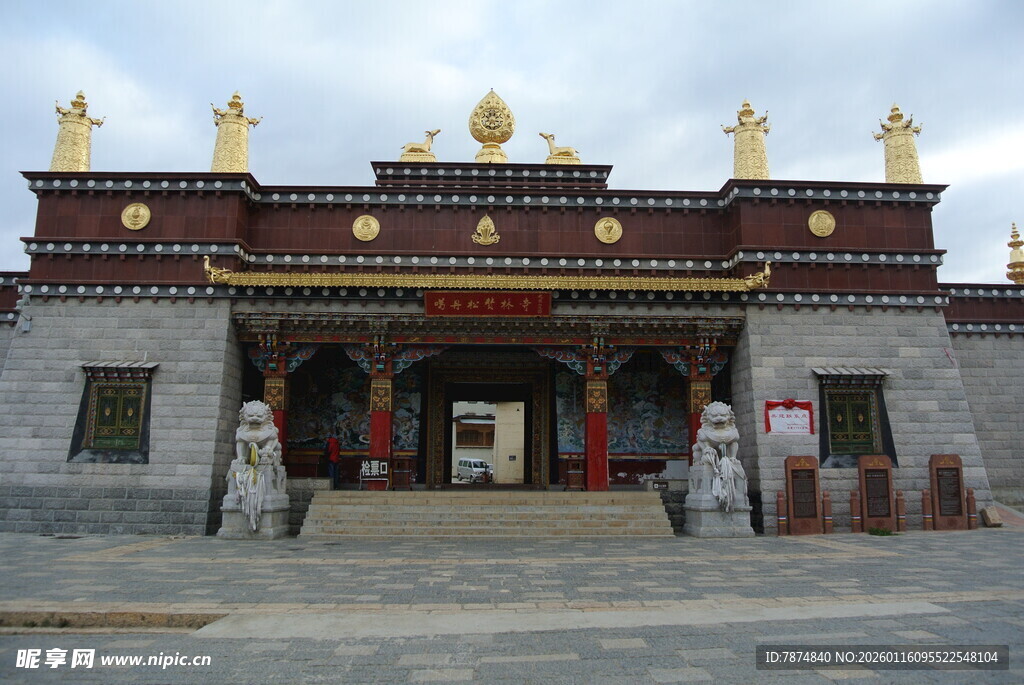 藏式风格建筑大门