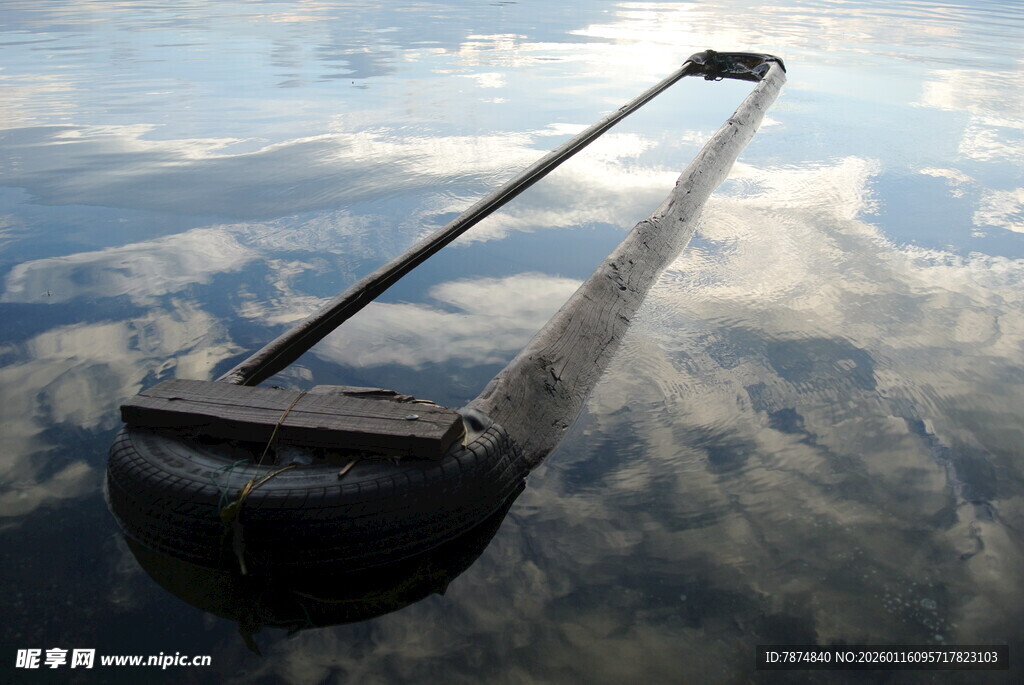 空中悬浮的神秘船只
