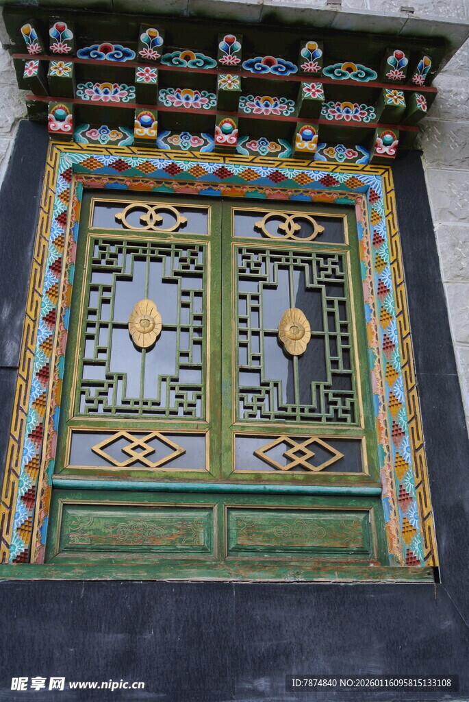 传统中式彩绘双开木门