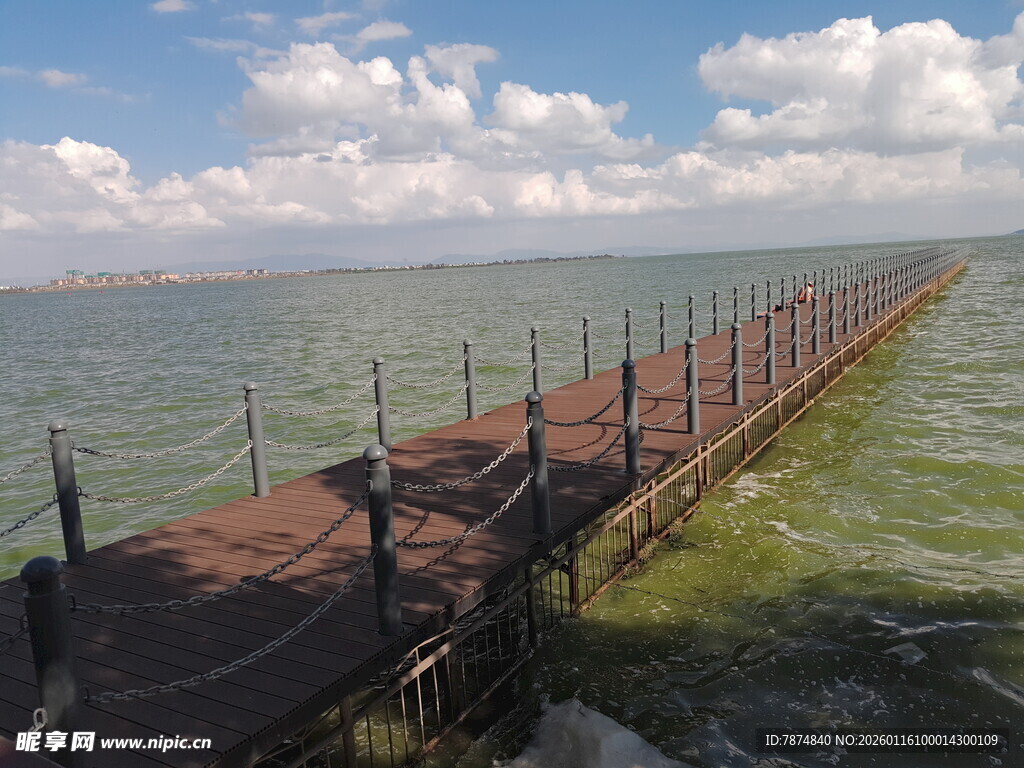 湖畔长栈桥 静享自然之美