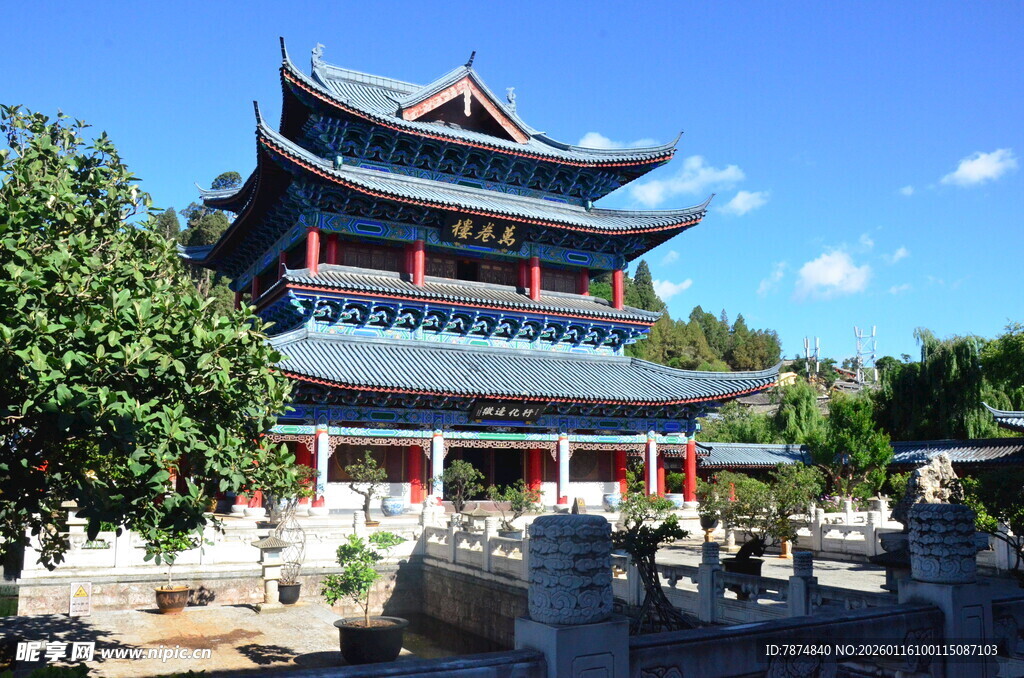 中式古建楼阁 绿树环绕