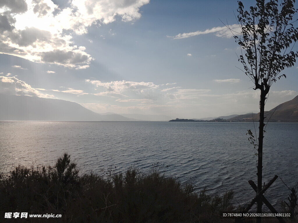 湖畔风光 宁静自然景致