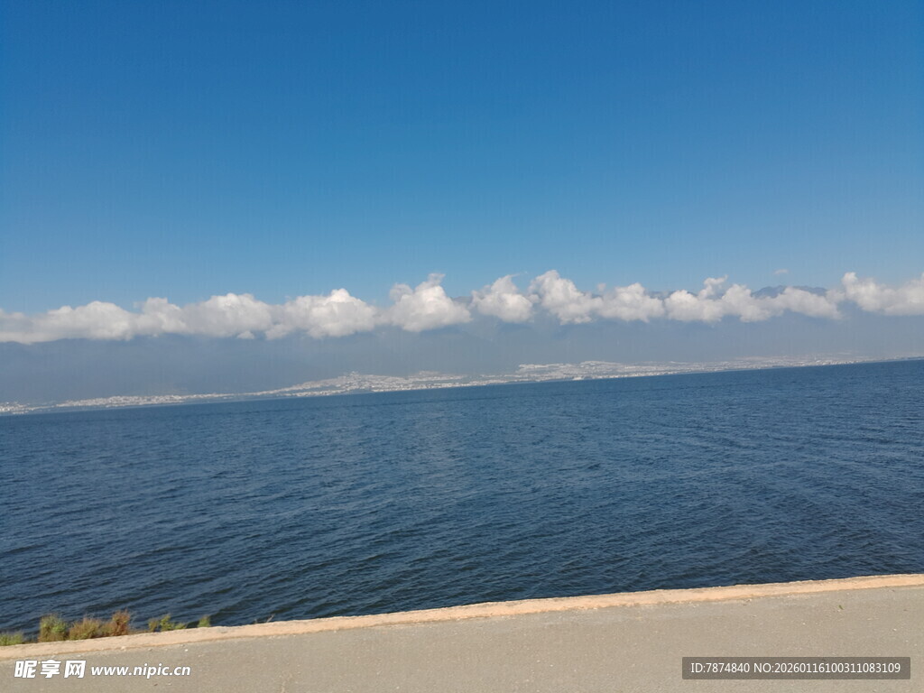 海边蓝天碧波美景