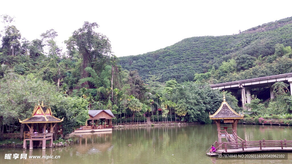湖畔亭阁 青山绿水景致