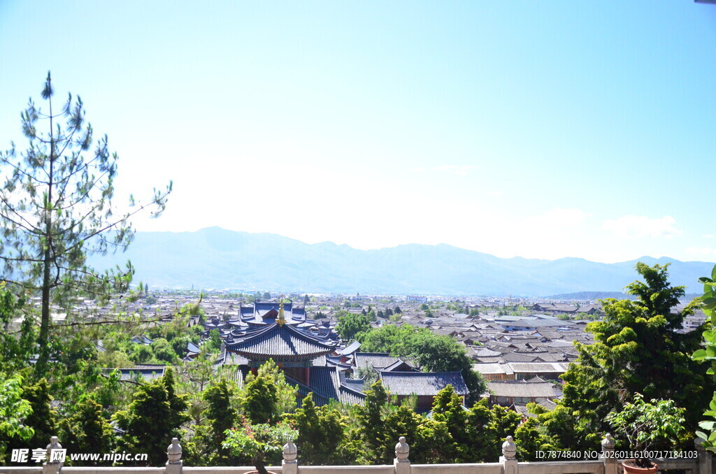 俯瞰中式村落景观