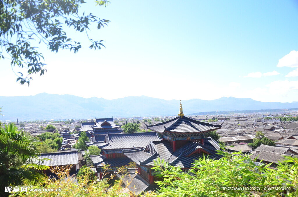 俯瞰古雅中式建筑群