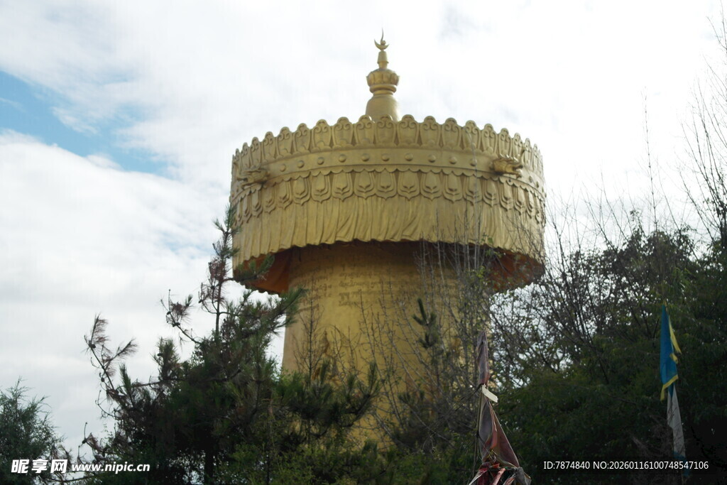 金色塔式建筑景观