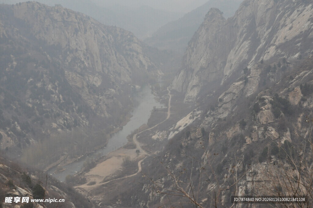 壮丽峡谷山水景观
