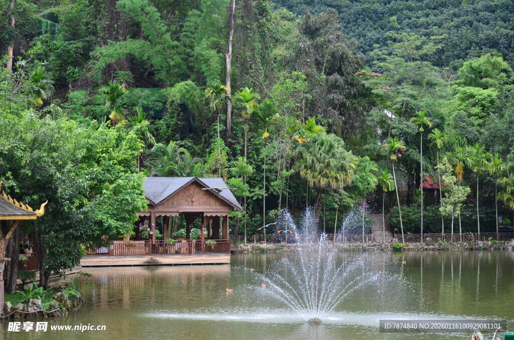 湖畔凉亭喷泉 山林美景