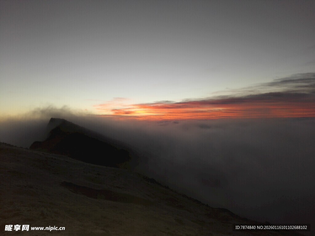 山间云海日出美景