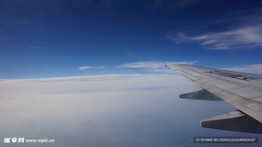 机窗外的云端美景