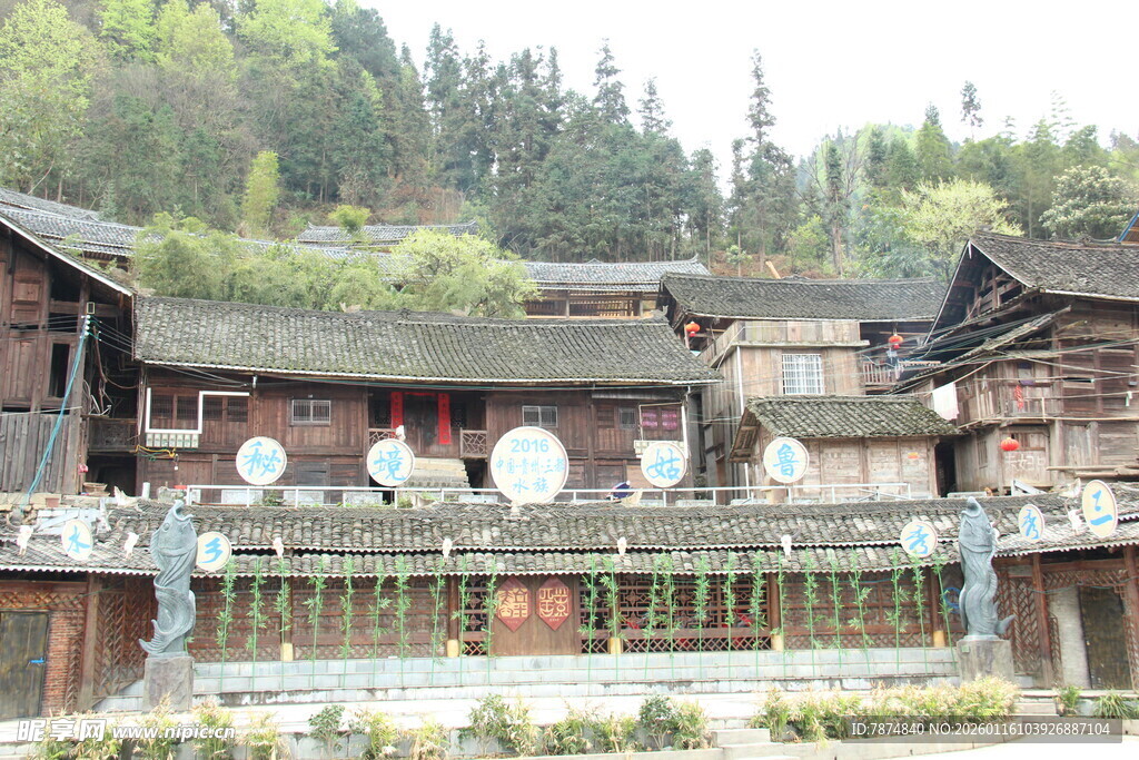 古朴山村传统民居景观