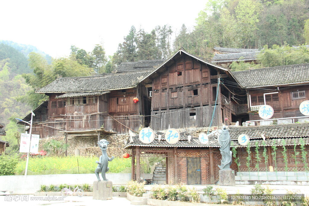 古朴山村木屋 宁静田园景