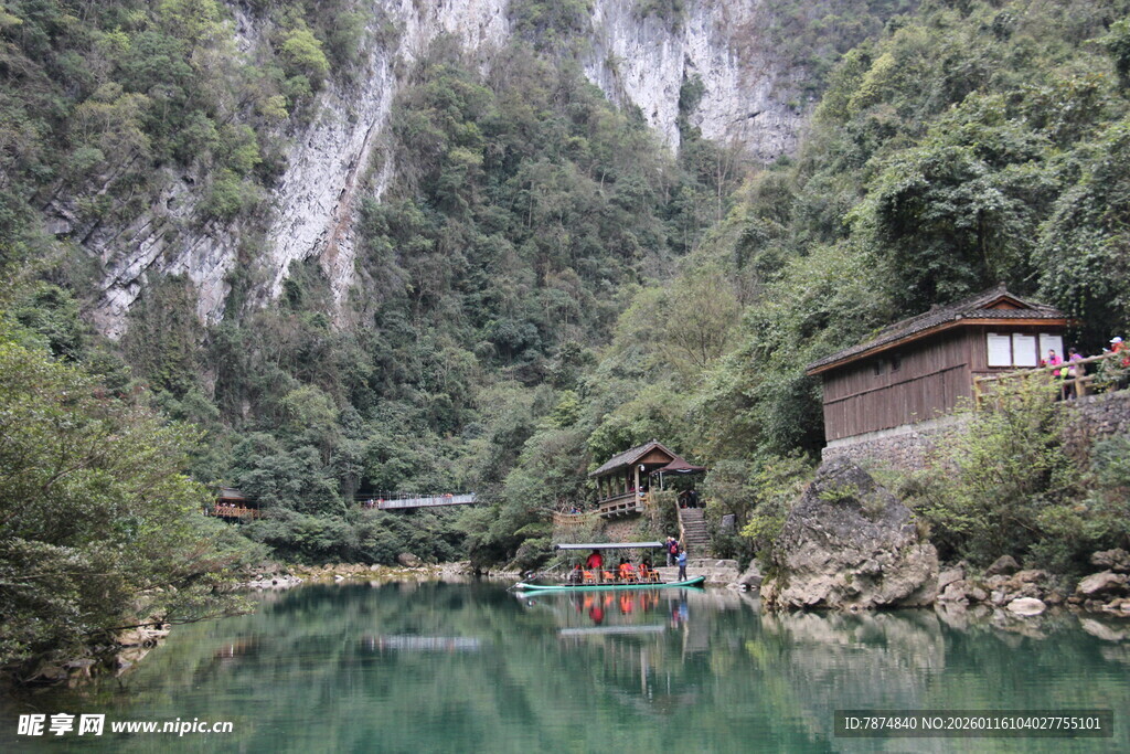 山水间的静谧村落