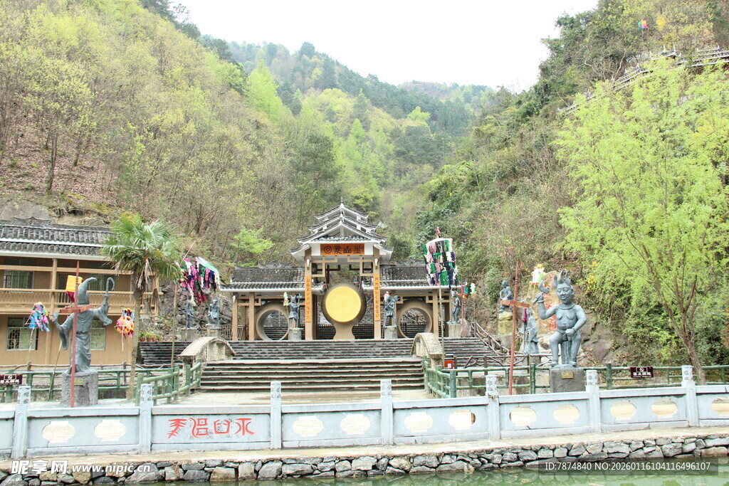 山间古景 亭台钟鼓游人处