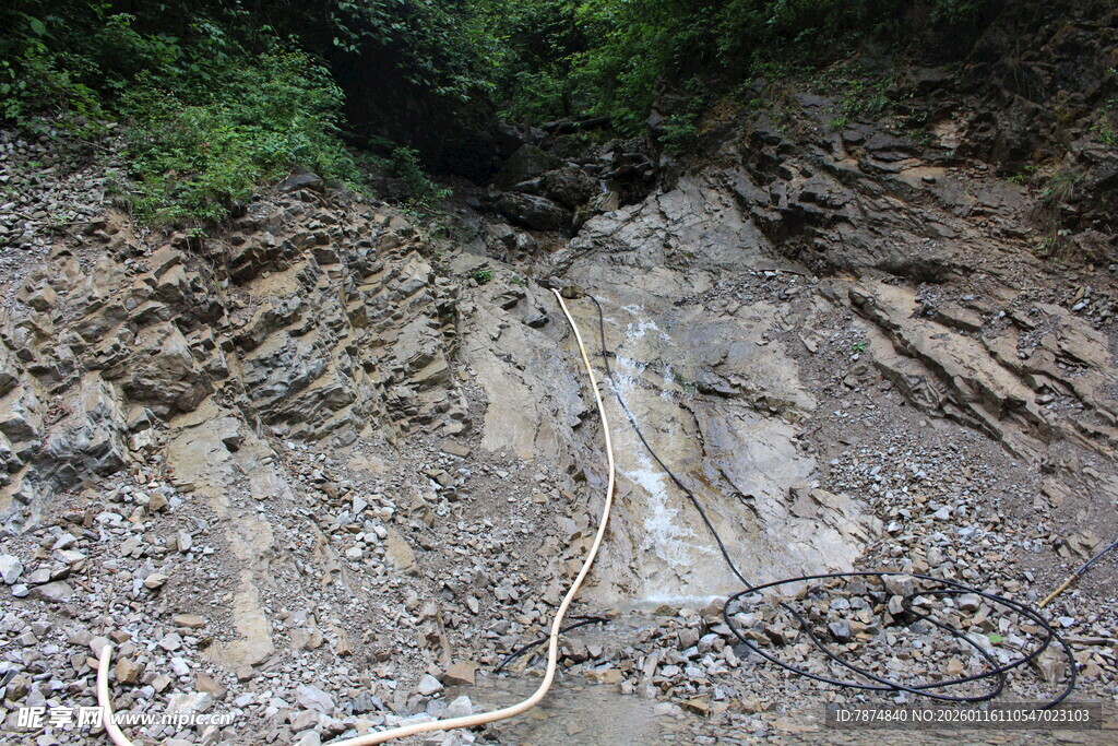 山体滑坡现场景象
