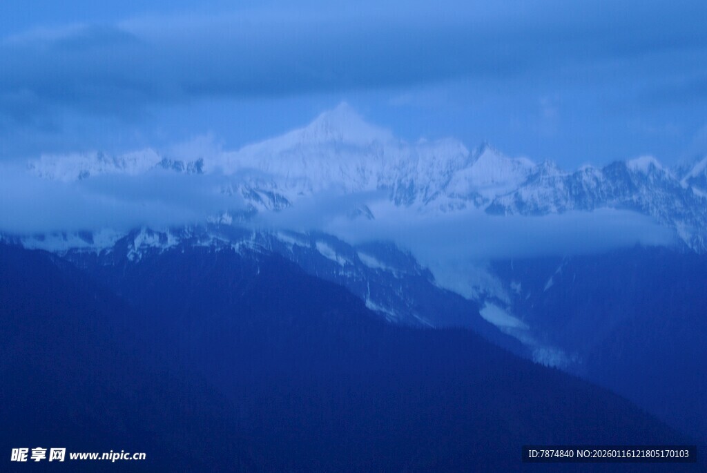 壮丽雪山风景