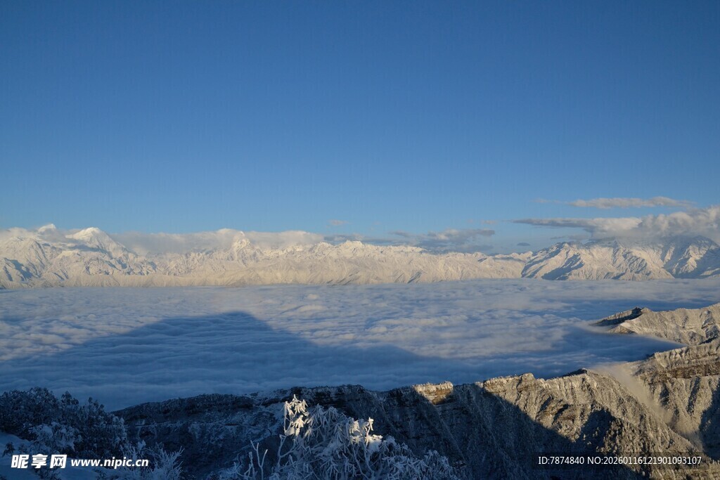 壮丽雪山景观