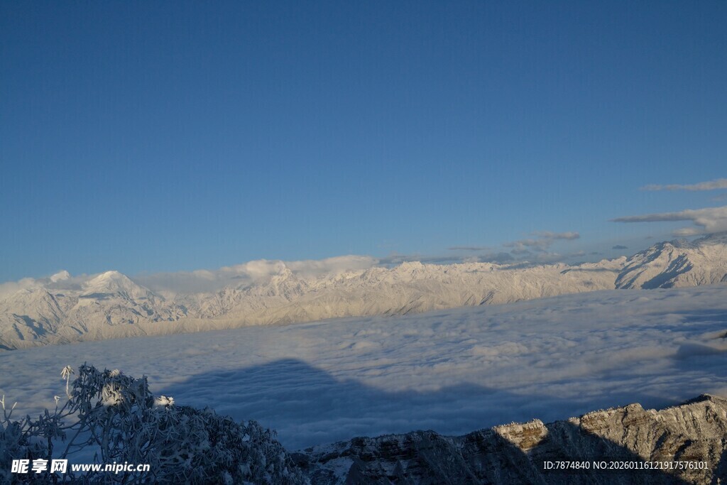 雪山壮丽风光