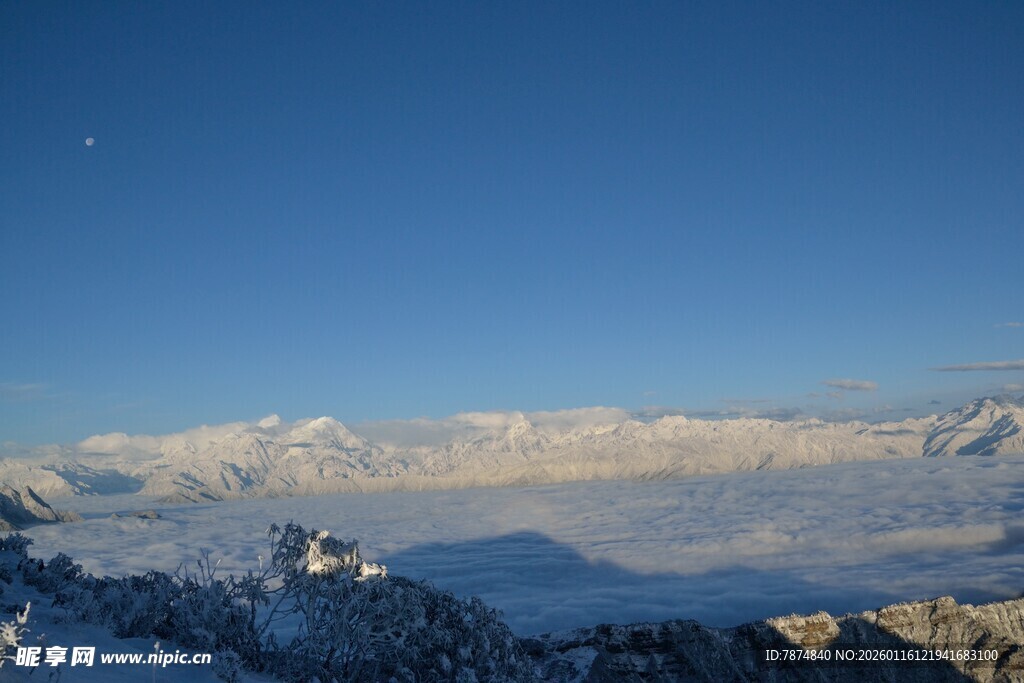 雪山壮丽风光