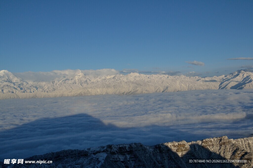壮丽雪山景观